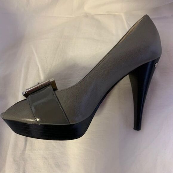 MICHAEL KORS SZ 5 1/2  M  PEEP TOE GRAY - Picture 4 of 6
